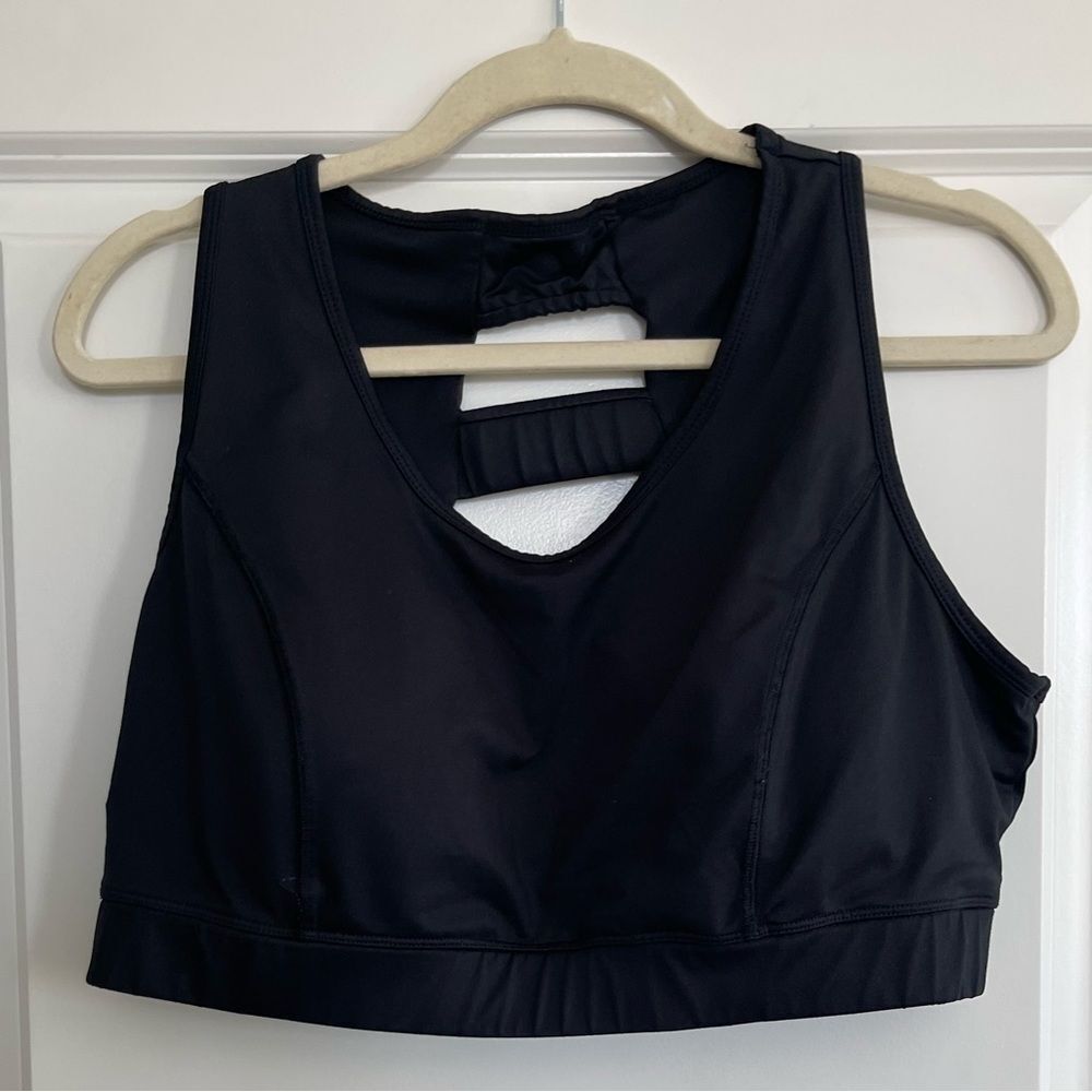 Women’s medium impact sports bra